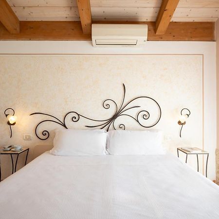 Lola Piccolo Hotel E Appartamenti 마리나디그로세토 외부 사진