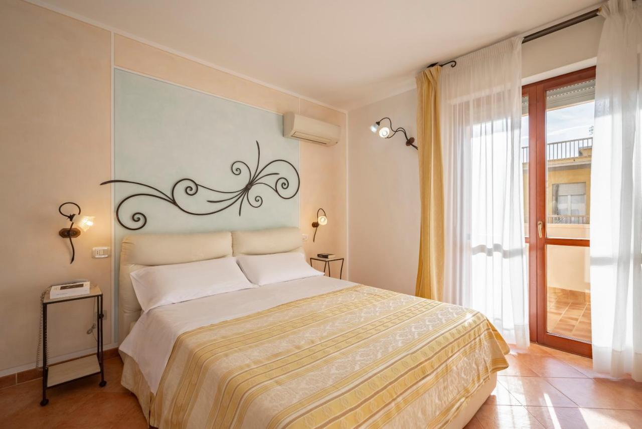 Lola Piccolo Hotel E Appartamenti 마리나디그로세토 외부 사진