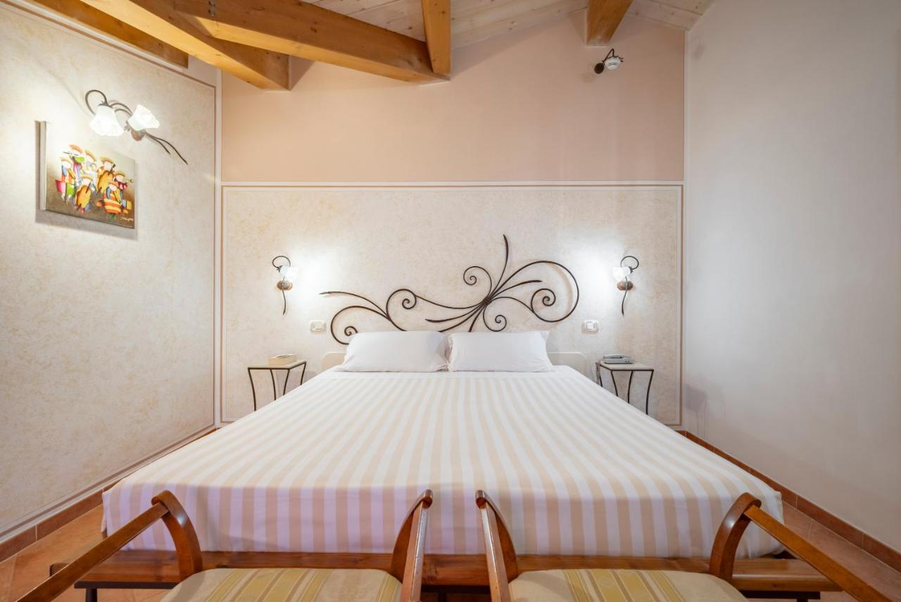 Lola Piccolo Hotel E Appartamenti 마리나디그로세토 외부 사진