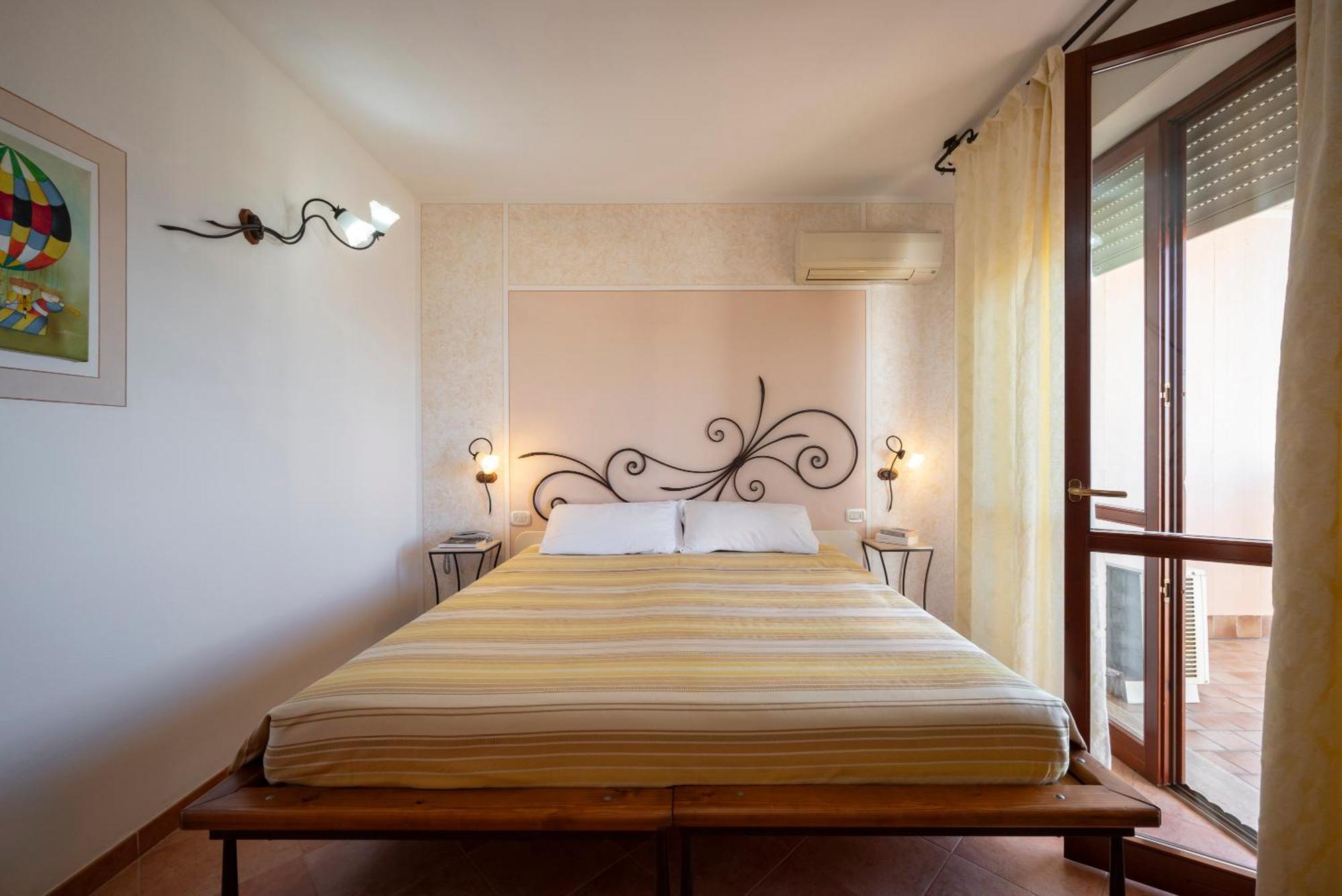 Lola Piccolo Hotel E Appartamenti 마리나디그로세토 외부 사진
