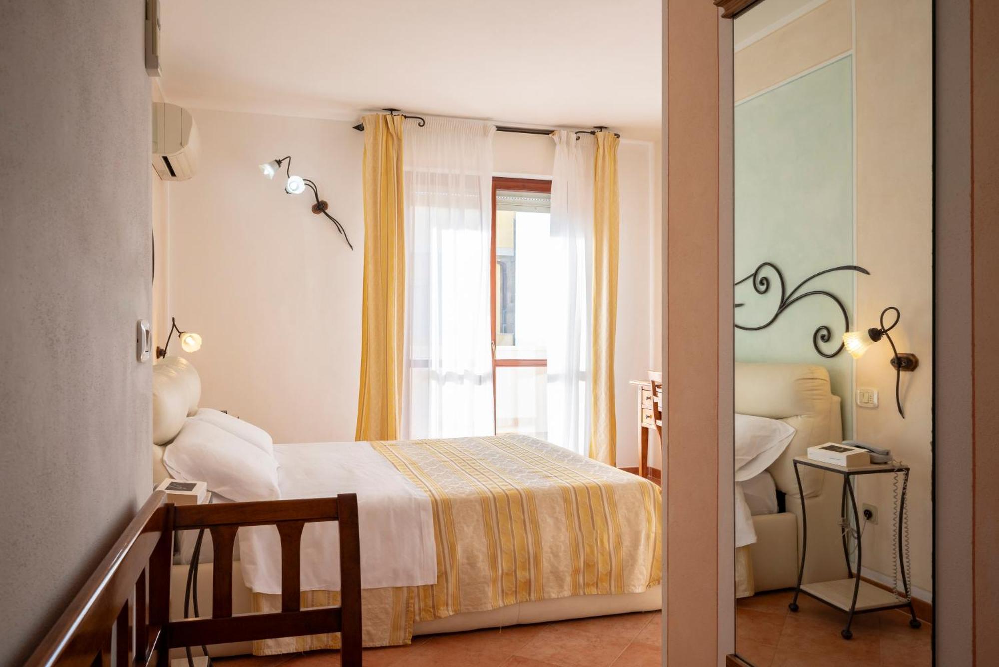 Lola Piccolo Hotel E Appartamenti 마리나디그로세토 외부 사진