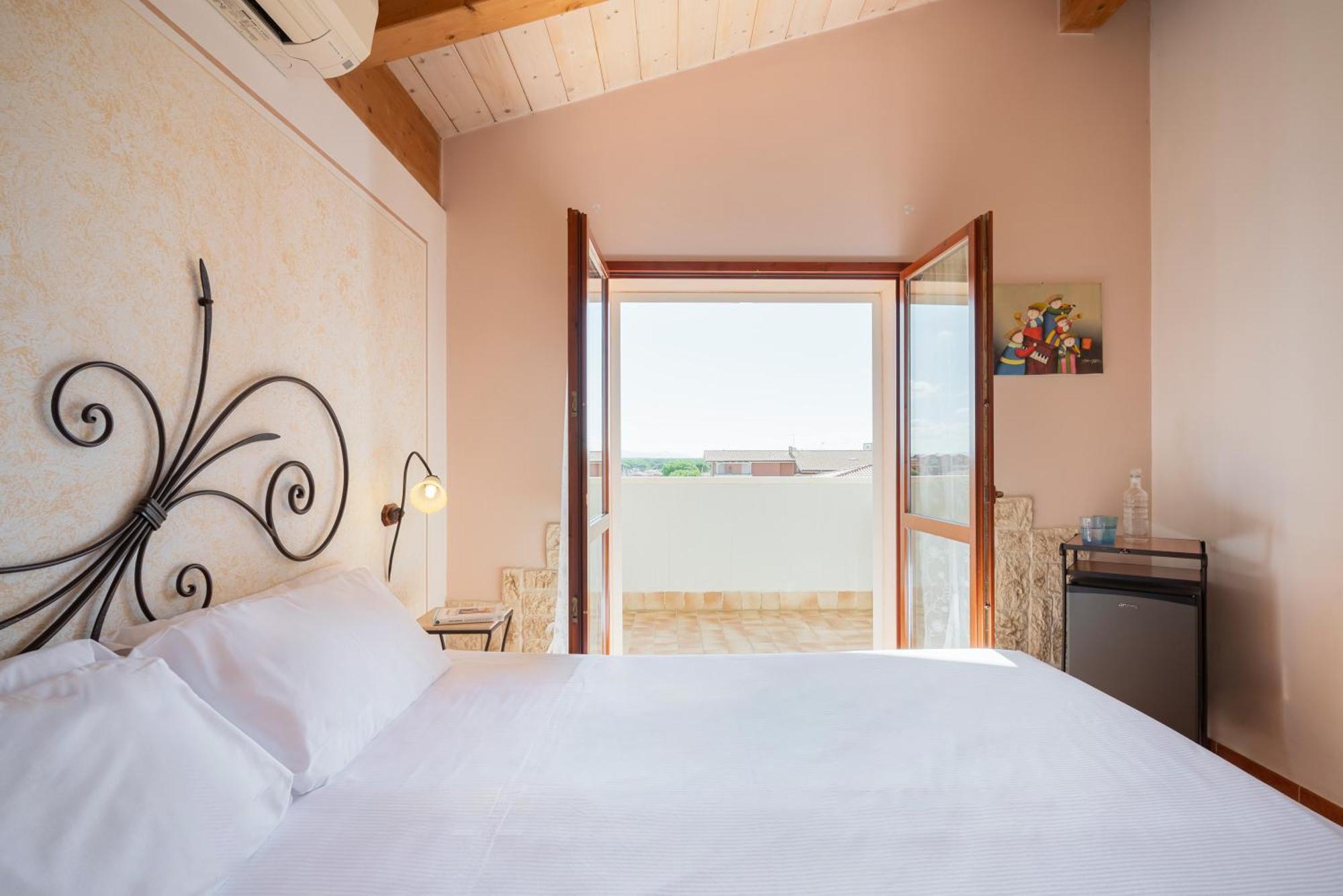 Lola Piccolo Hotel E Appartamenti 마리나디그로세토 외부 사진